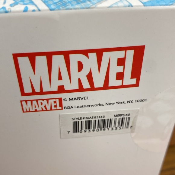 Marvel wallet, key fob, toiletry kit & travel bottle set NEW! 4 set - Picture 3 of 16